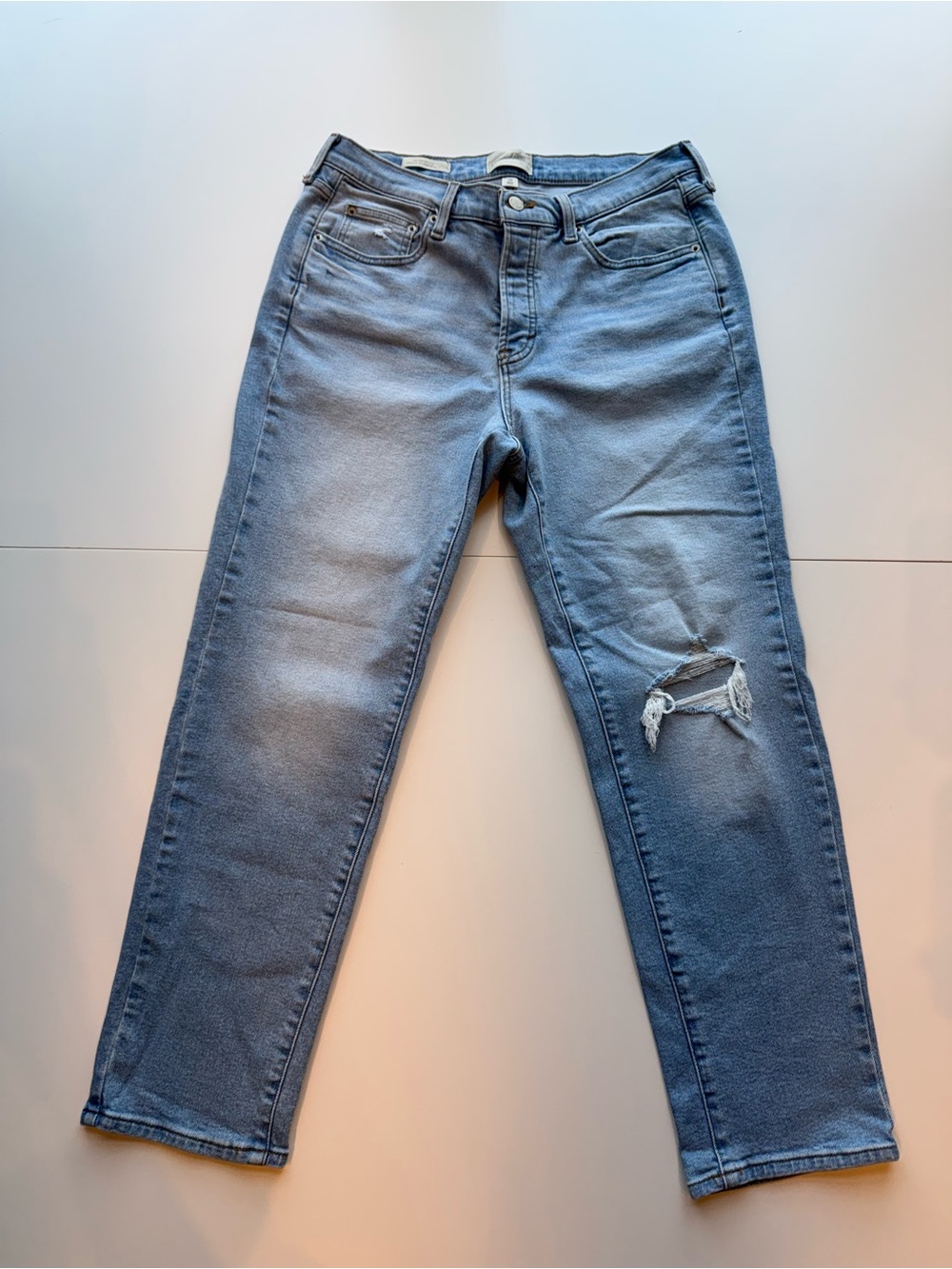 Universal Threads Women's Light Blue Distressed Straight-Leg Jeans